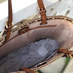 Michael Kors Bags - JET SET CARRYALL TOTE MONOGRAM CANVAS Michael Kors Bags - JET SET CARRYALL TOTE MONOGRAM CANVAS